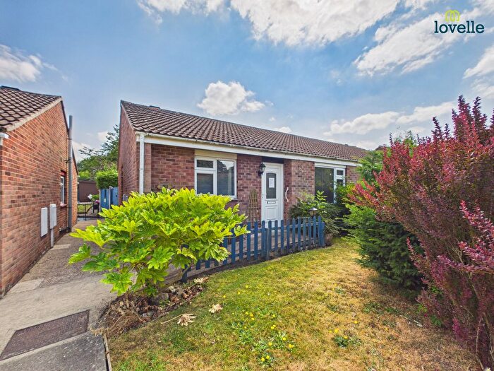 2 Bedroom Semi-detached Bungalow For Sale In Hawthorn Chase, Greetwell Fields, Lincoln, LN2