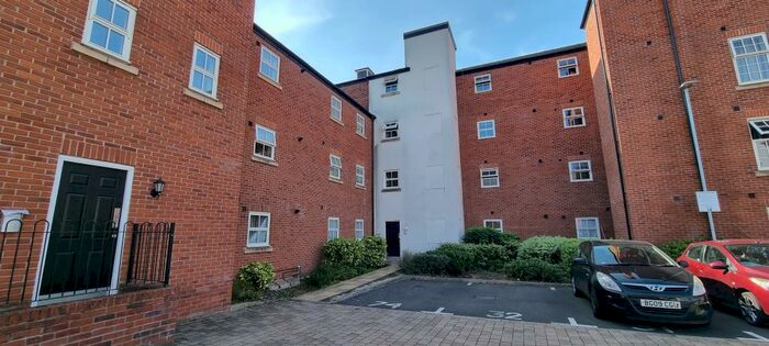 2 Bedroom Apartment To Rent In Horseshoe Crescent, Birmingham, B43