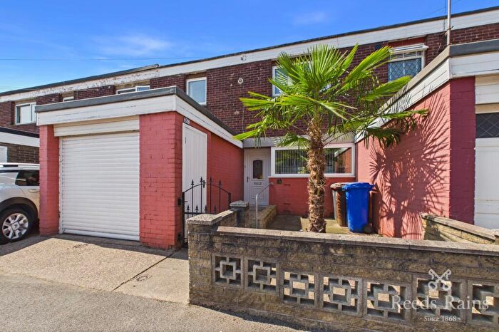 3 Bedroom Terraced House For Sale In Winn Gardens, Sheffield, South Yorkshire, S6
