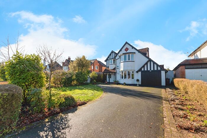 4 Bedroom Detached House For Sale In Broad Oaks Road, Solihull, West Midlands, B91