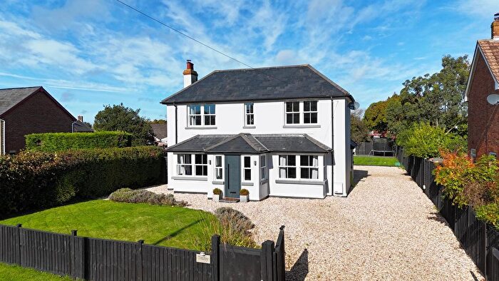 4 Bedroom Detached House For Sale In Middle Road, Tiptoe, Lymington, SO41