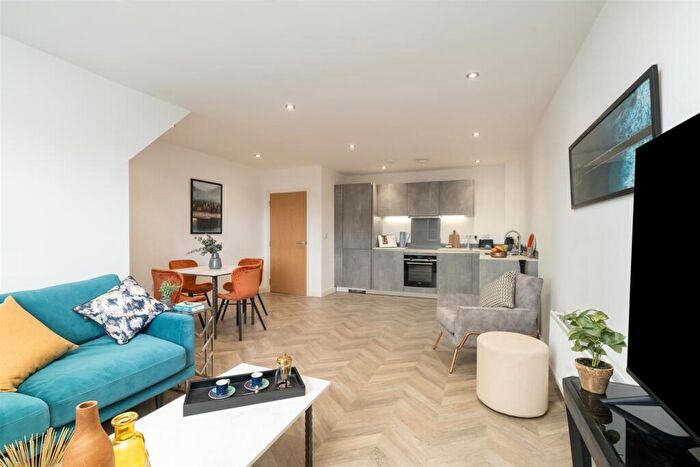 2 Bedroom Apartment For Sale In Apartment Paton Grove, Moseley, Birmingham, B13