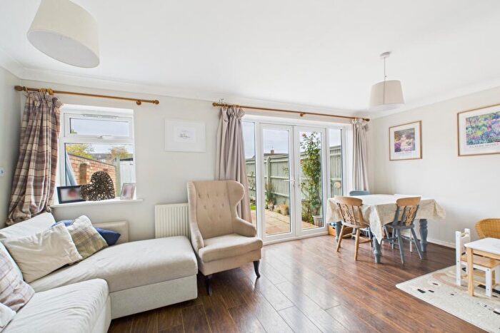 3 Bedroom Terraced House For Sale In Yardley Avenue, Pitstone, LU7