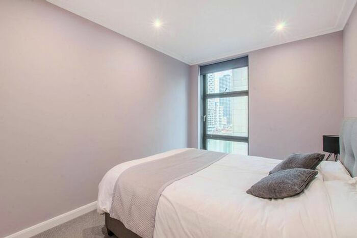 2 Bedroom Flat For Sale In Discovery Dock, Docklands, London, E14