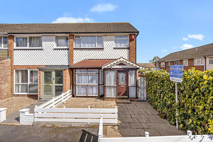 3 Bedroom End Of Terrace House For Sale In Browne Close, Collier Row, RM5