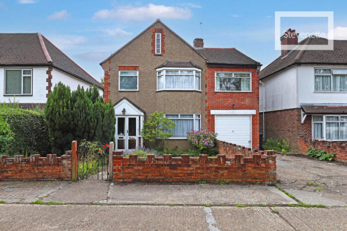 4 Bedroom Detached House For Sale In Carpenters Arms Lane, Thornwood, CM16