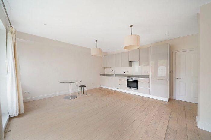 2 Bedroom Flat For Sale In Brougham Road, Acton, London, W3