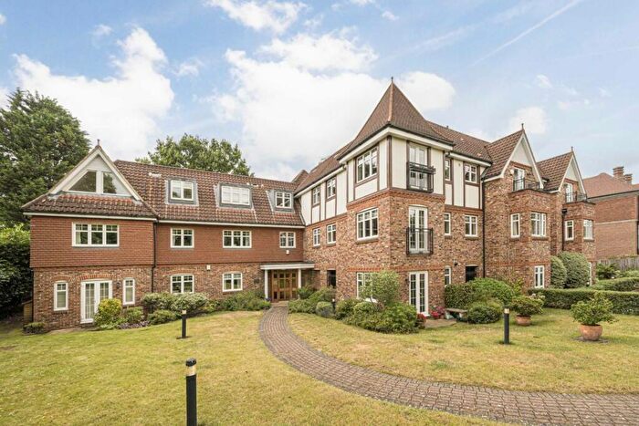 2 Bedroom Flat To Rent In Portmore Park Road, Weybridge, KT13