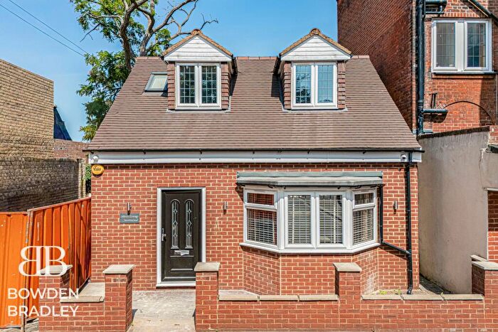 1 Bedroom Detached Bungalow For Sale In Valentines Road, Ilford, IG1