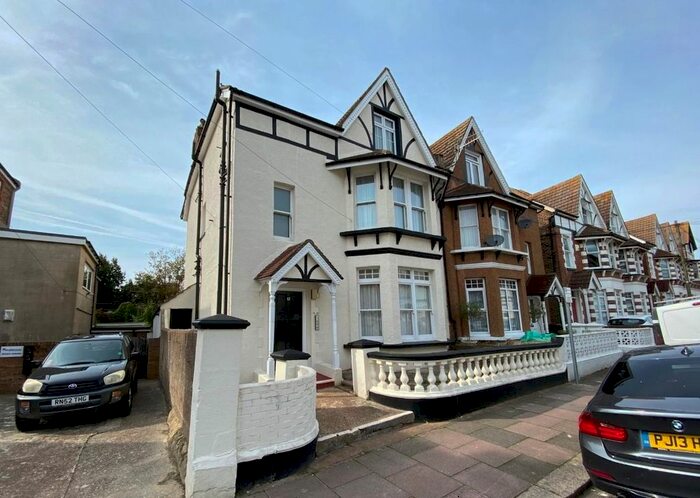 1 Bedroom Flat To Rent In Eversley Road, Bexhill-On-Sea TN40