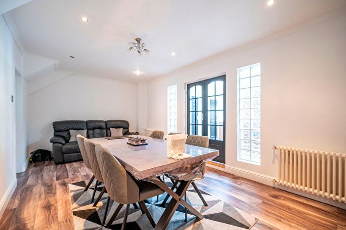 4 Bedroom Terraced House For Sale In Ashville Road, Leytonstone, London, E11