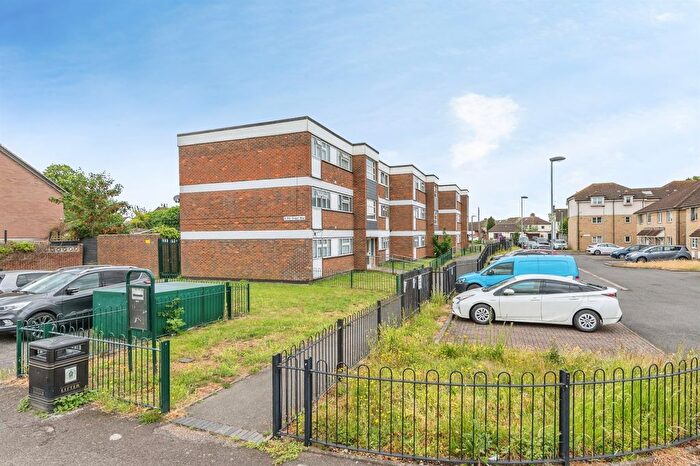 1 Bedroom Flat For Sale In Ongar Way, Rainham, RM13