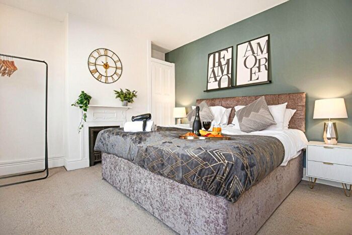 4 Bedroom House To Rent In Lower Thrift Street, Northampton, Northamptonshire, NN1