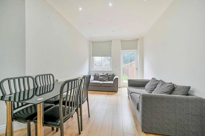 2 Bedroom Flat To Rent In Freeland Road, Ealing, London, W5