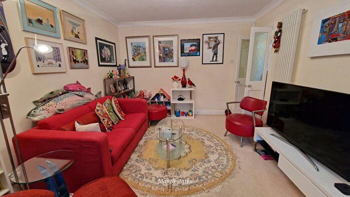 3 Bedroom Semi Detached House For Sale In Cranbrook Road, East Barnet, EN4