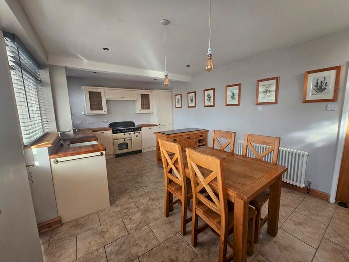 3 Bedroom Bungalow To Rent In Maes Y Ffynnon, Llandegfan, LL59