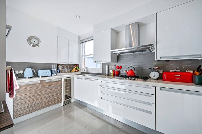 2 Bedroom Flat To Rent In Kew Road, Richmond, TW9