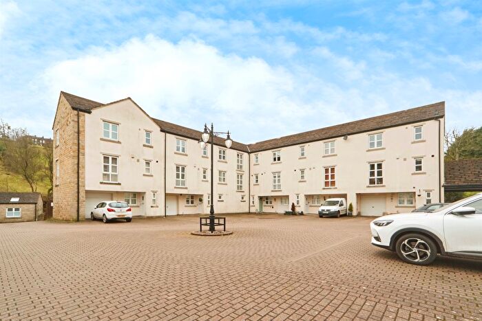 3 Bedroom Terraced House For Sale In Springhead Road, Oakworth, Keighley, BD22
