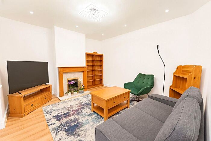 5 Bedroom End Of Terrace House To Rent In Dibdin Road, Sutton, SM1