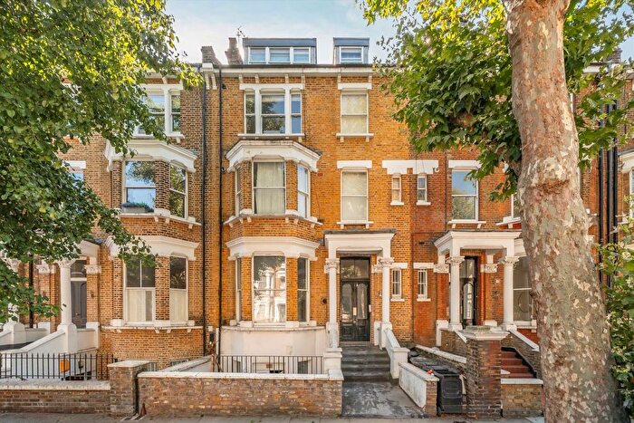 2 Bedroom Flat For Sale In Elgin Avenue, Maida Vale, W9