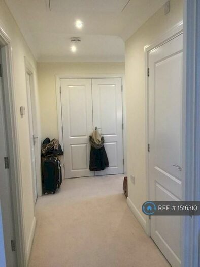 2 Bedroom Flat To Rent In Sparrowhawk Way, Bracknell, RG12