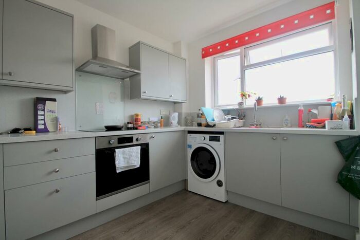 1 Bedroom Flat To Rent In Brackley Road, Beckenham, BR3