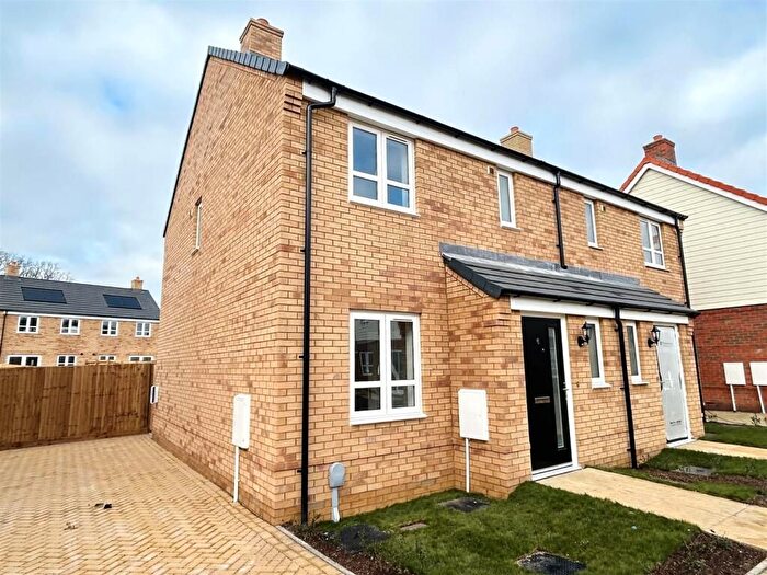 3 Bedroom Semi-Detached House To Rent In Carriage Drive, Clacton-On-Sea, CO15