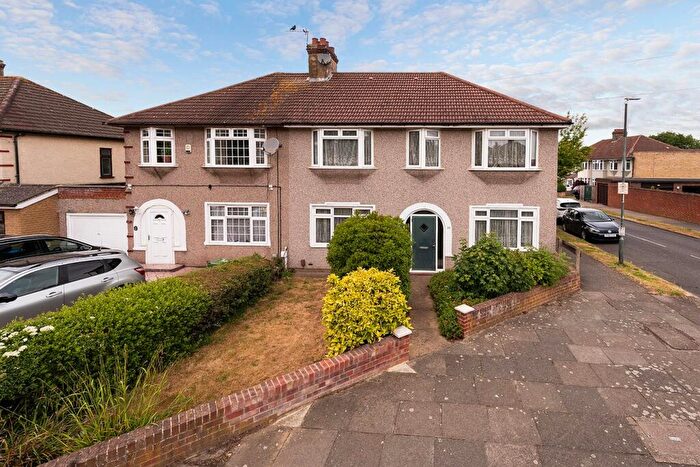 4 Bedroom Semi-Detached House For Sale In Hythe Avenue, Bexleyheath, DA7