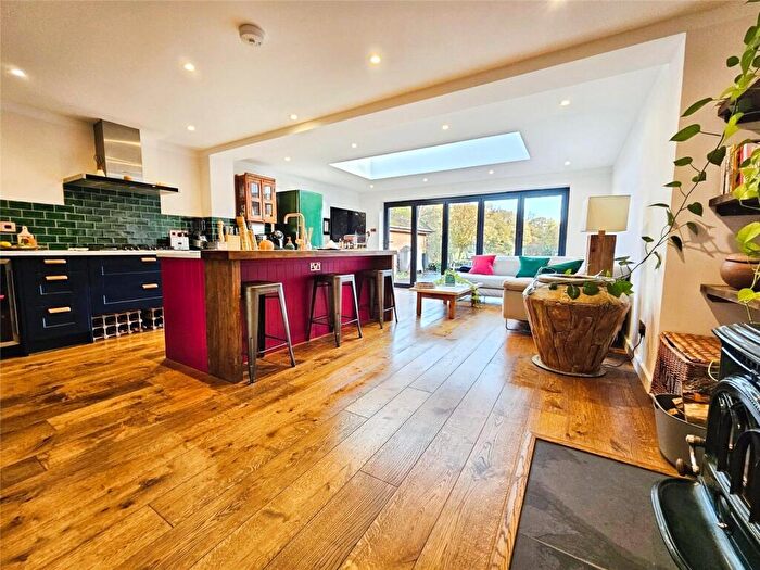 3 Bedroom House For Sale In Barley Mow Close, Winchfield, Hook, RG27