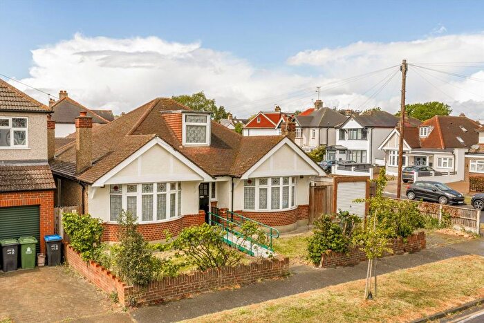 4 Bedroom Bungalow For Sale In Oakleigh Avenue, Surbiton, KT6