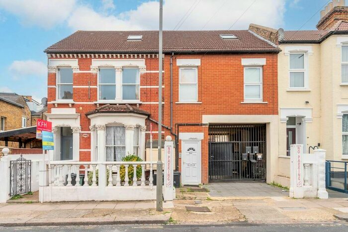 1 Bedroom Flat To Rent In Brightwell Crescent, Tooting, London, SW17