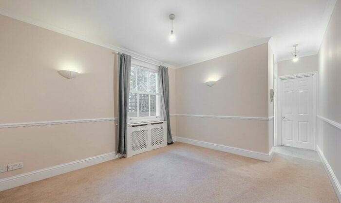 2 Bedroom Flat To Rent In Ravenslea Road, London, SW12