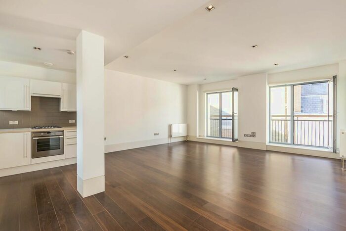 2 Bedroom Flat To Rent In Slingsby Place, London, WC2E