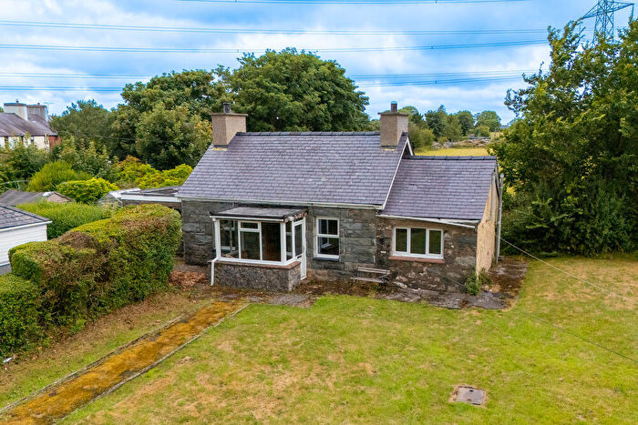 3 Bedroom Cottage For Sale In Tyn Y Gerddi, Penisarwaun, Caernarfon, Gwynedd, LL55