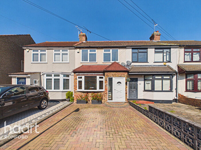 2 Bedroom Terraced House For Sale In Recreation Avenue, Romford, RM7