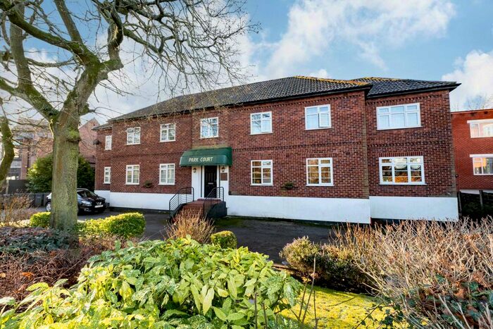 2 Bedroom Flat To Rent In Park Court, Prestwich, M25