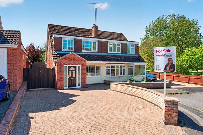 3 Bedroom Semi-Detached House For Sale In Glenshee Close, Kettering, NN15