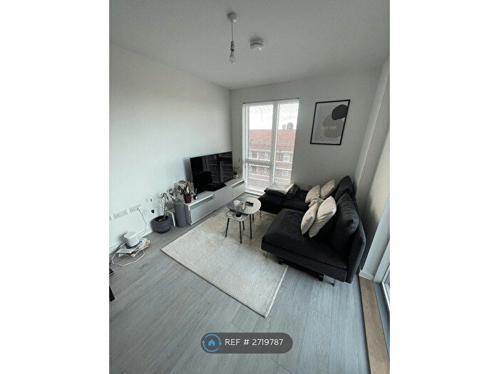1 Bedroom Flat To Rent In Williamson House, London, SE14