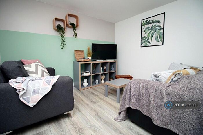 2 Bedroom Flat To Rent In City Centre, Swansea, SA1