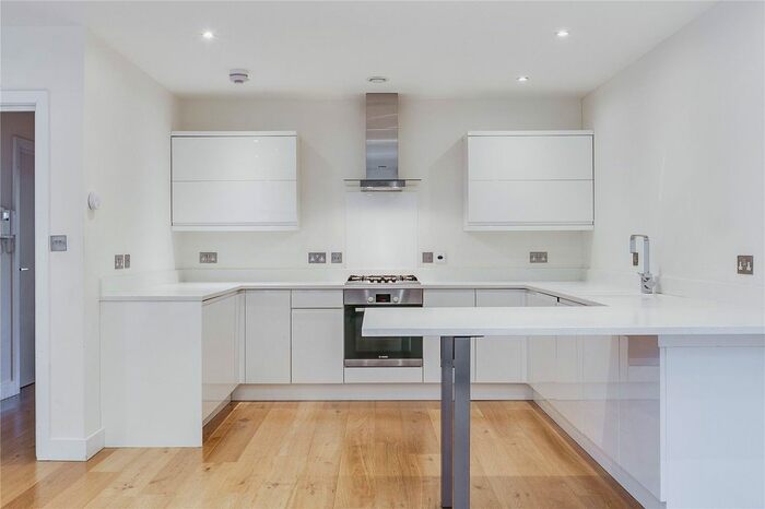 2 Bedroom Flat To Rent In Harwood Road, London, SW6