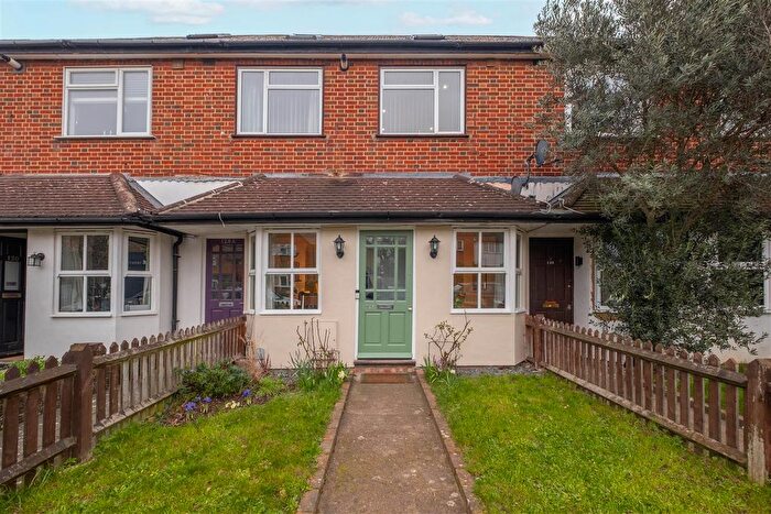 2 Bedroom Maisonette For Sale In Summer Road, Thames Ditton, KT7