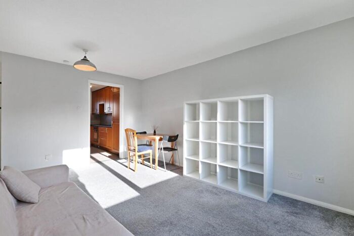 1 Bedroom Flat For Sale In Coldharbour Lane, London, SE5