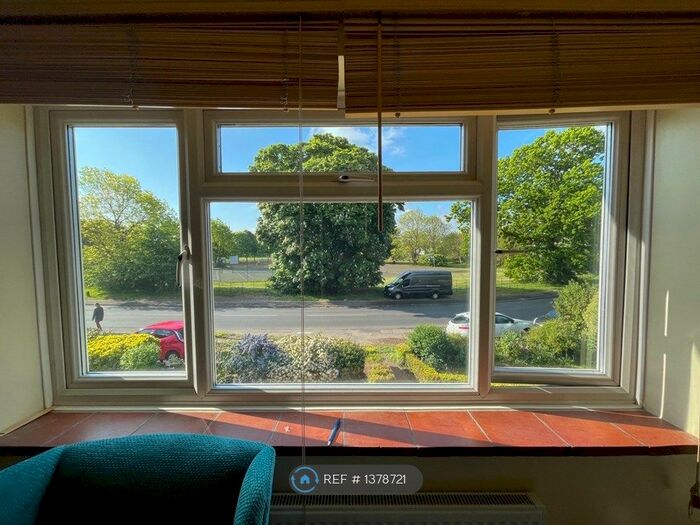 2 Bedroom Flat To Rent In Walton Road, West Molesey, KT8