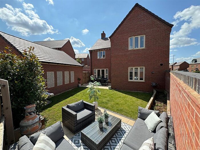 4 Bedroom Detached House For Sale In Greenfield Avenue, Lutterworth, LE17