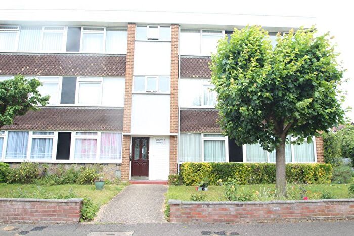 2 Bedroom Flat To Rent In Barton Meadows, Barkingside, Ilford, IG6