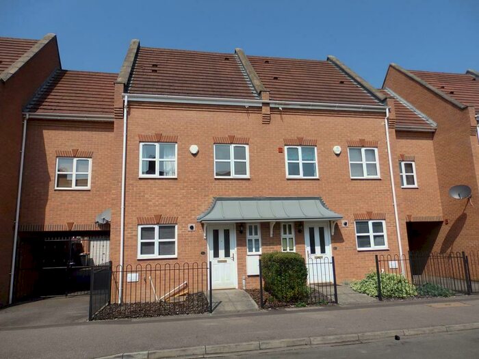 5 Bedroom Town House To Rent In Miller Road, Bedford, MK42