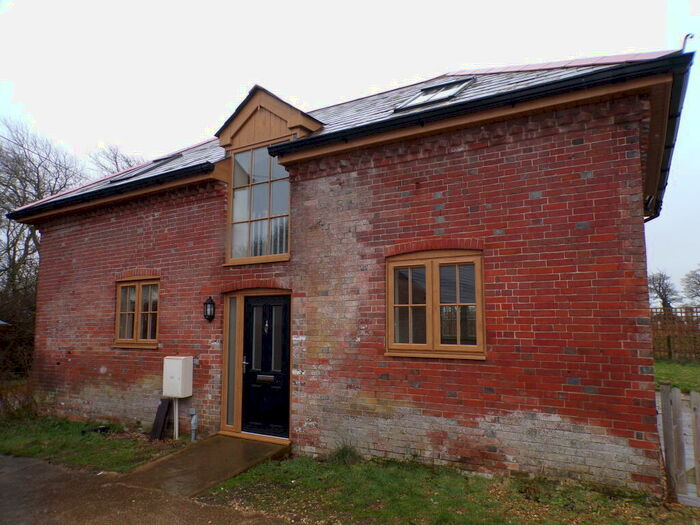 2 Bedroom House To Rent In New Milton, BH25