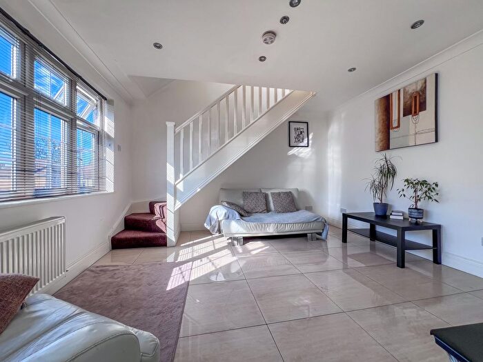 1 Bedroom Maisonette To Rent In Vista Way, Harrow, HA3