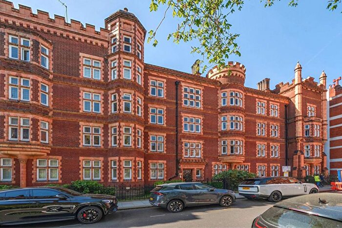 2 Bedroom Flat To Rent In Kensington Court, High Street Kensington, London, W8