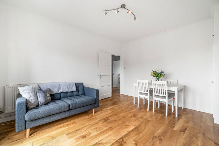 3 Bedroom Apartment To Rent In Broomwood Road, Battersea, SW11
